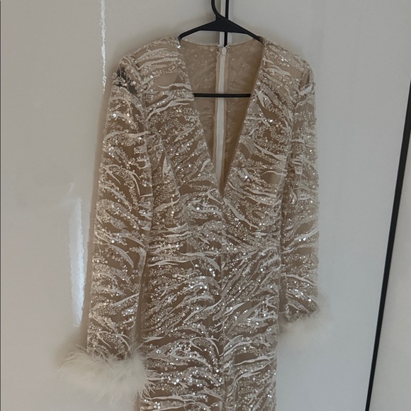 Elegant White Lace Jumpsuit with Feather Accents - Picture 7 of 9